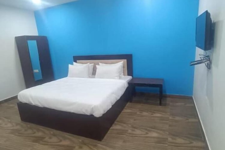 Room 3 of 6