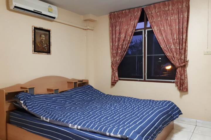 Room 4 of 23
