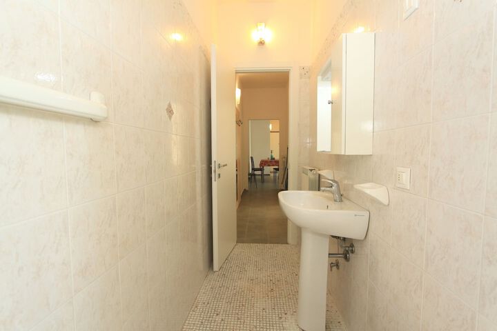 Room 16 of 21