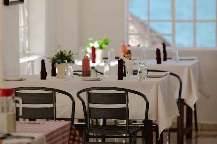 Dining 11 of 33