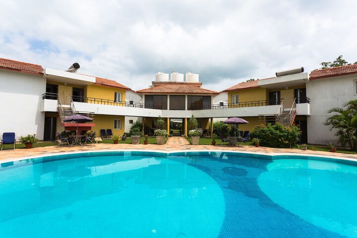Hotel with Pool