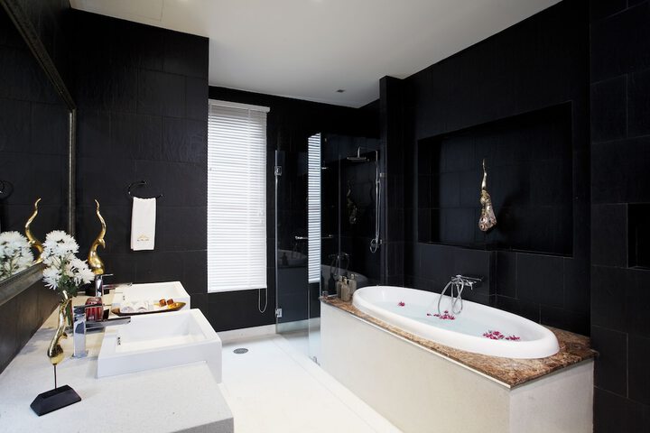 Room 21 of 28