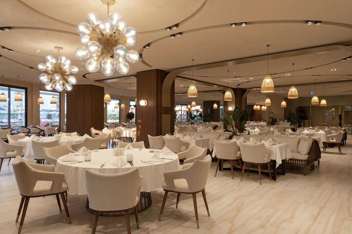 Ballroom/Hall 137 of 170