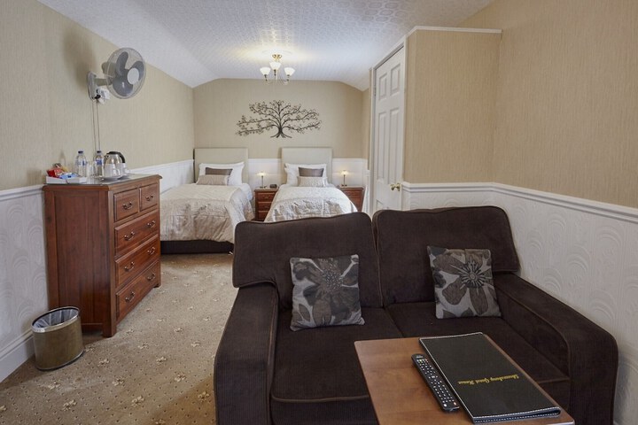Room 16 of 25