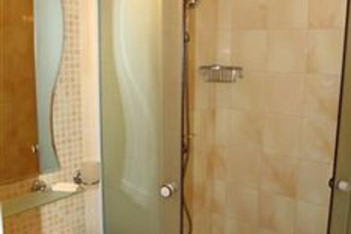 Room 2 of 25