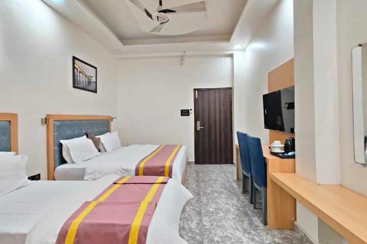 Room 8 of 24