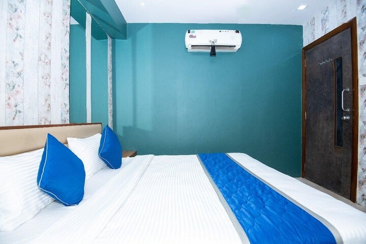 Room 6 of 16