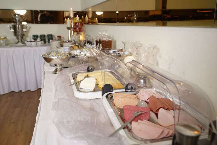 Dining 42 of 50