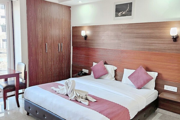 Room 6 of 17