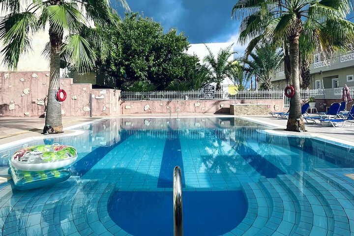 Pool Hotel