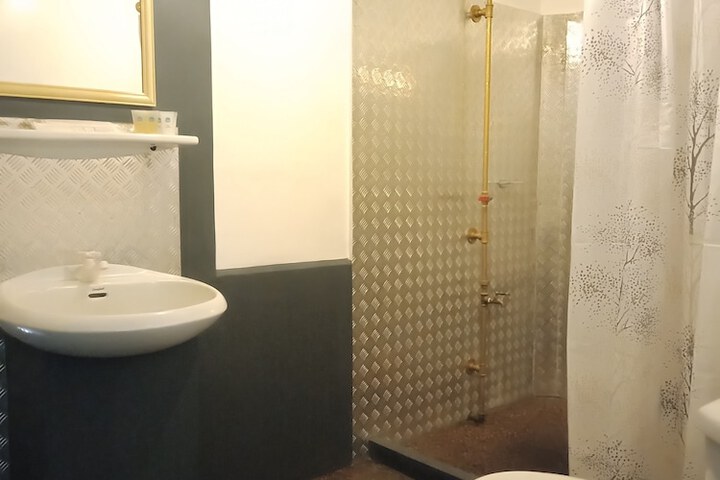 Room 47 of 106