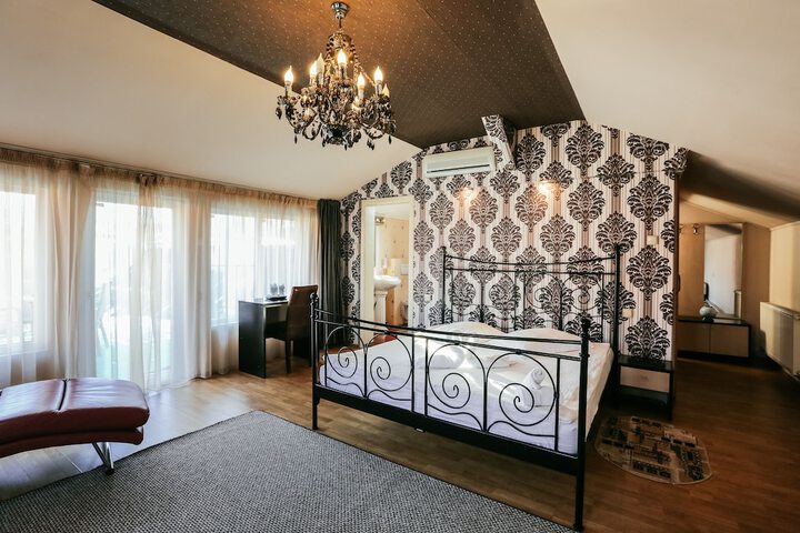 Room 12 of 40