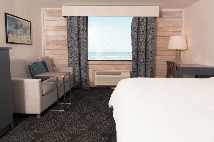 Room 18 of 216
