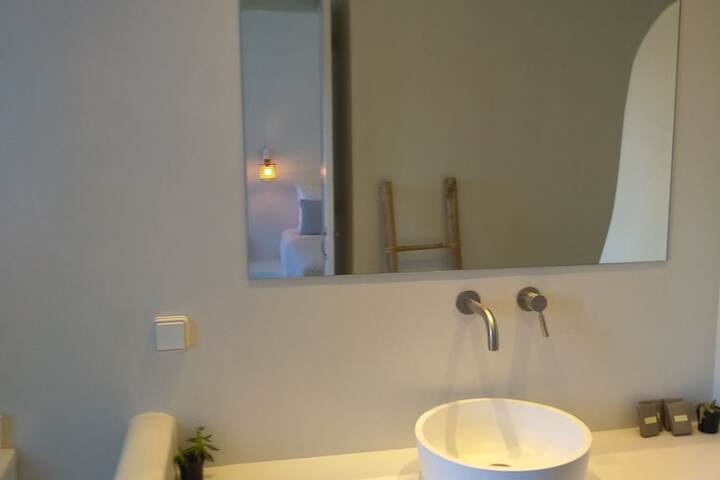 Room 40 of 46