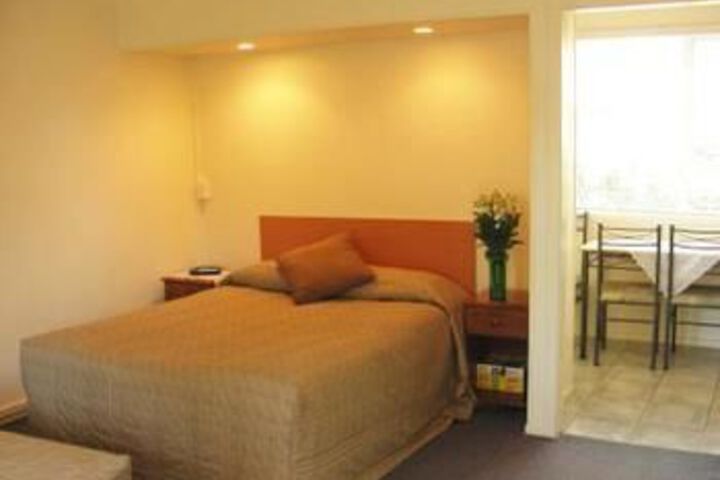 Room 10 of 25
