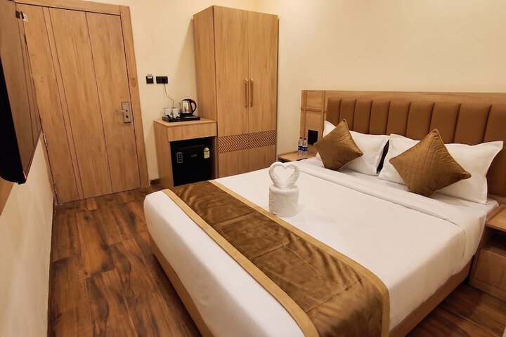 Room 3 of 23