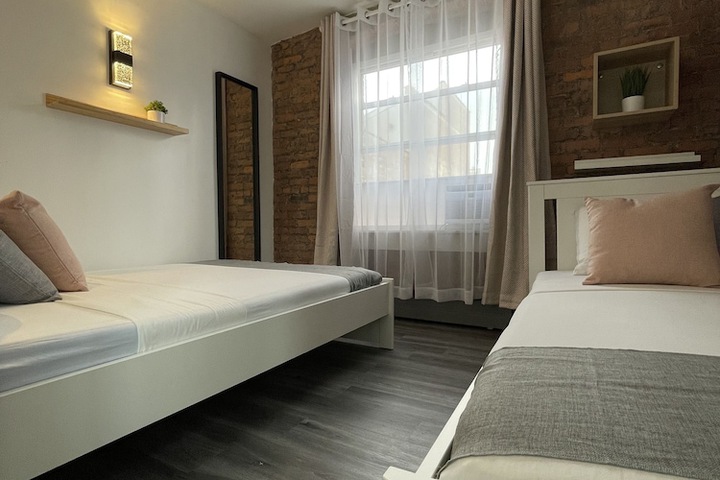 Room 25 of 236