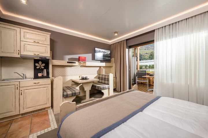 Room 5 of 65