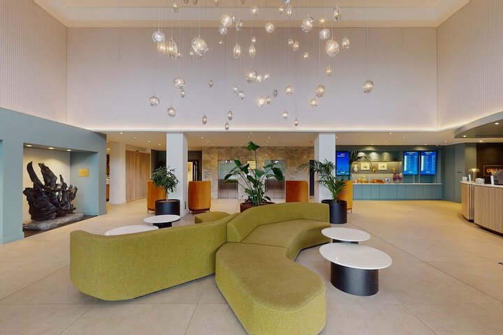 Entrance & Lobby