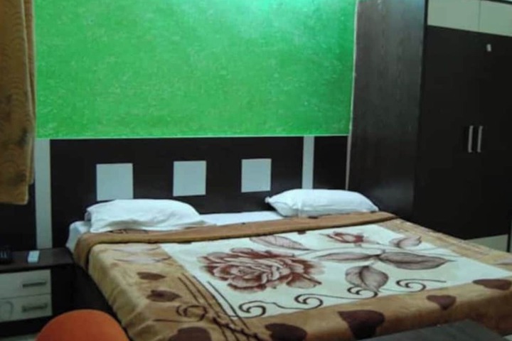 Room 4 of 19