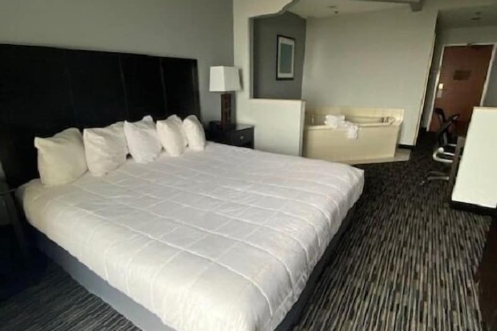 1 King Bed (1 of 5)