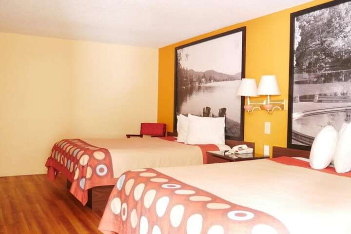 2 Queen Beds (1 of 7)