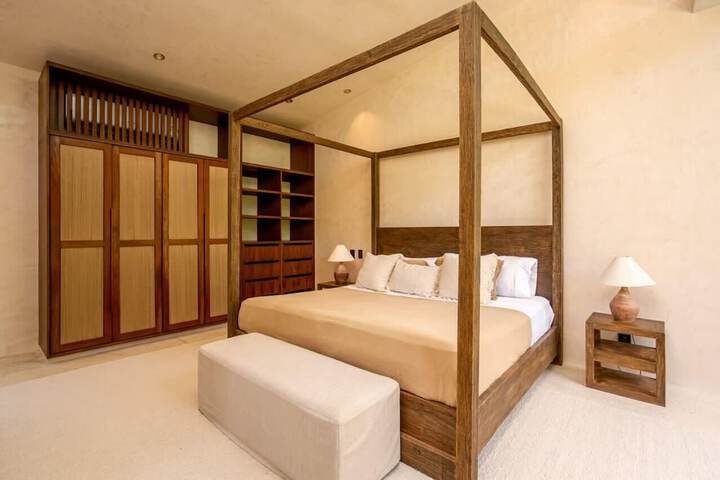 Room 156 of 740
