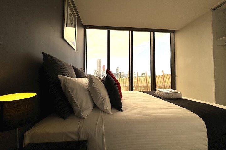 Room 9 of 102