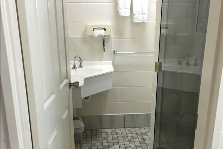 Room 9 of 21