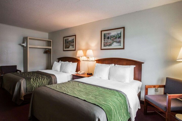 2 Queen Beds River View Balcony (1 of 11)