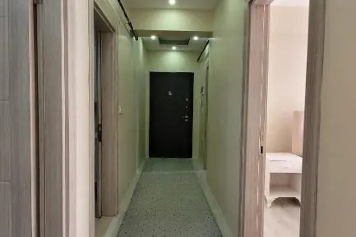 Room 8 of 9