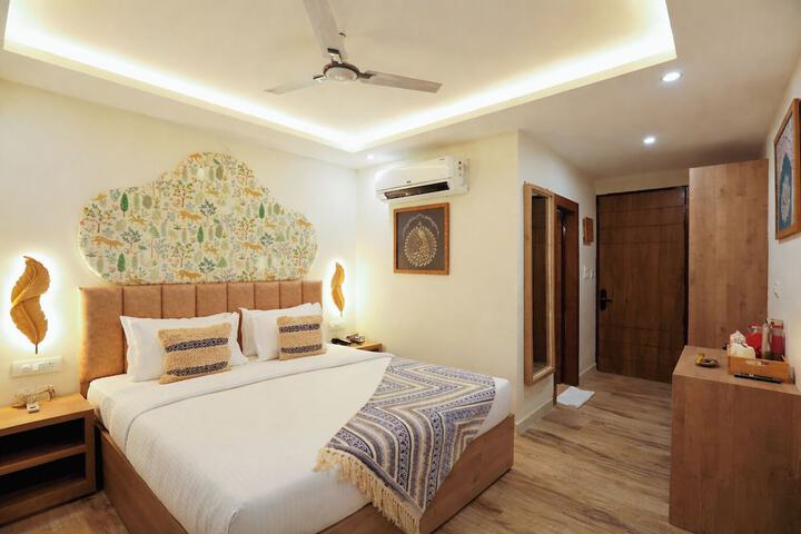Room 16 of 28