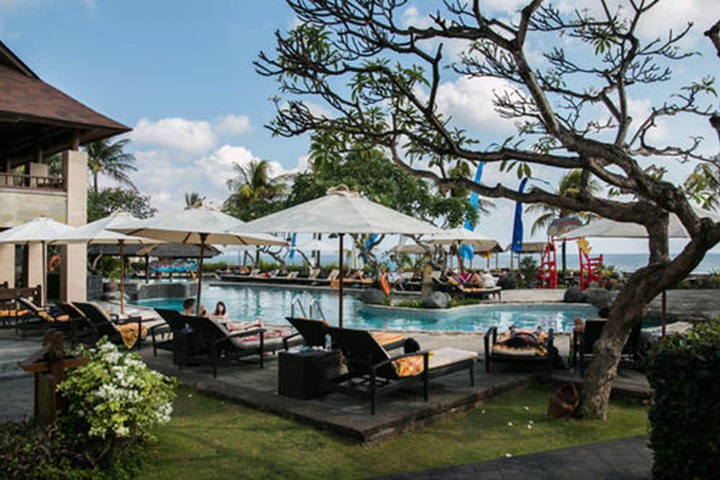 Hotel with Pool