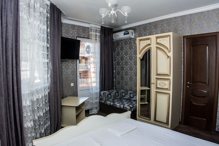 Room 11 of 33