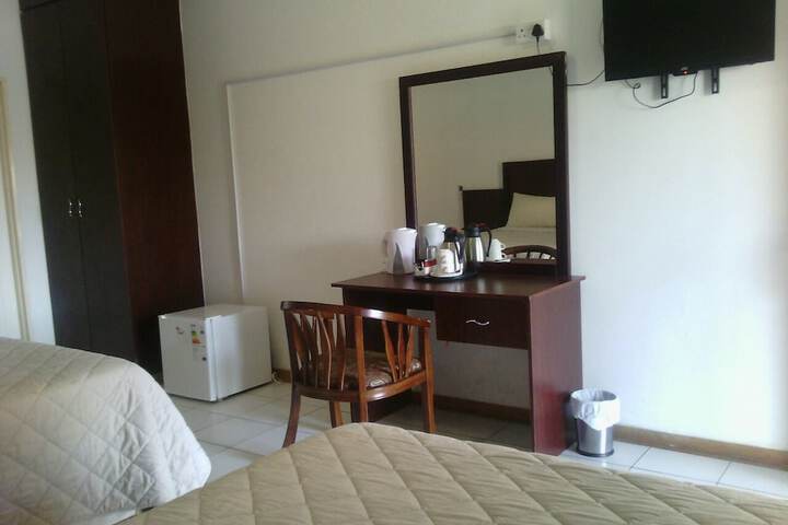 Room 6 of 17