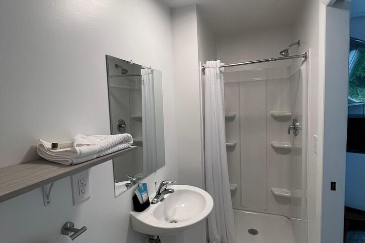 Room 33 of 61