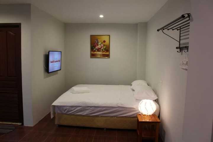 Room 2 of 33