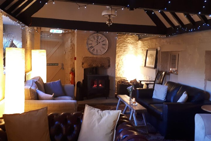 Lounge 19 of 22