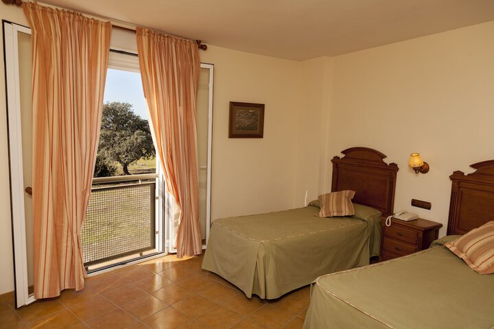 Room 3 of 48