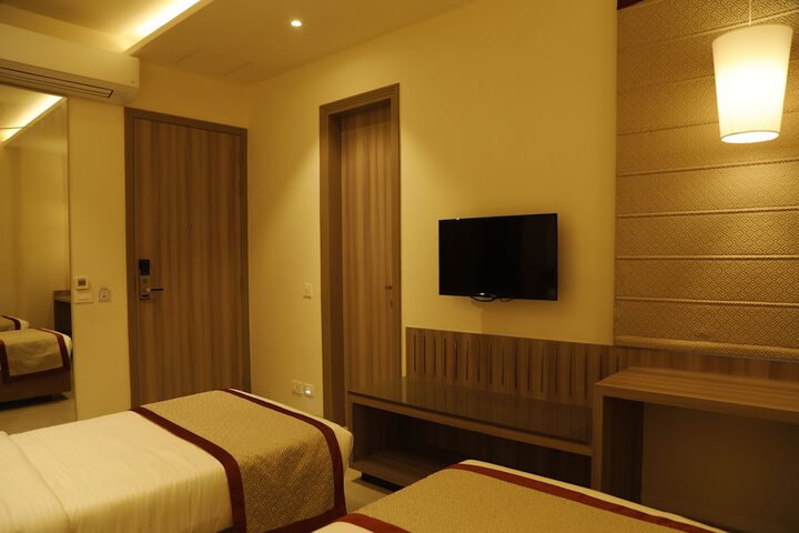 Room 64 of 94