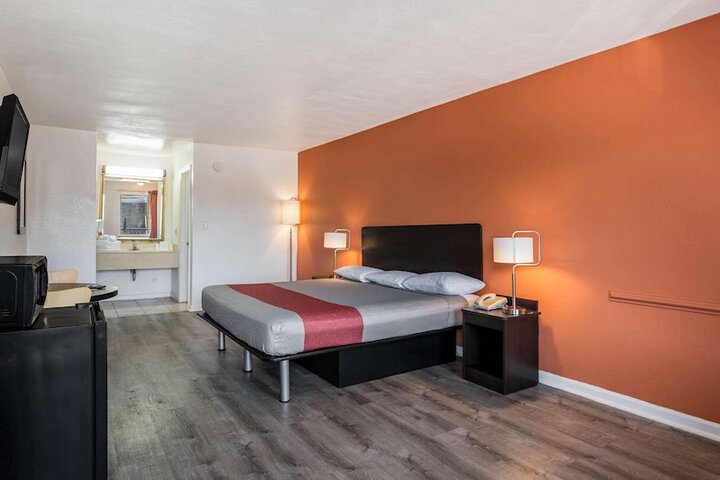 Room 6 of 44