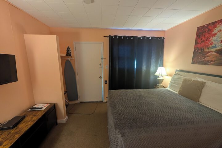 Room 8 of 34