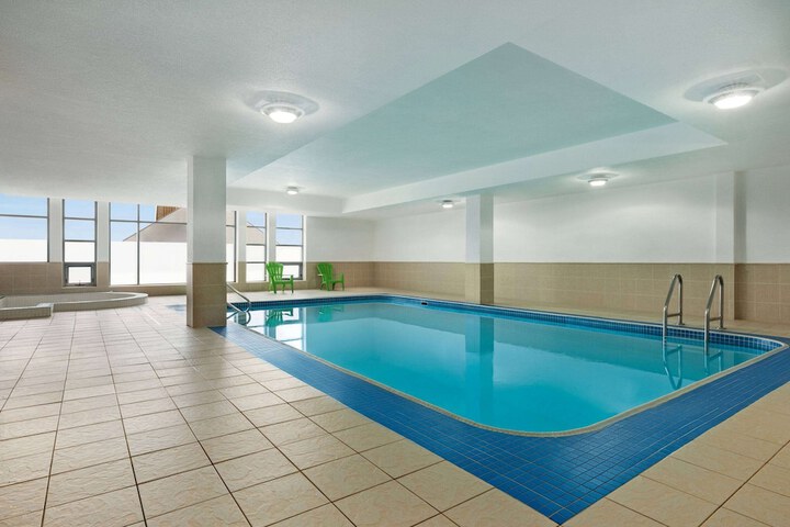 Pool 43 of 61