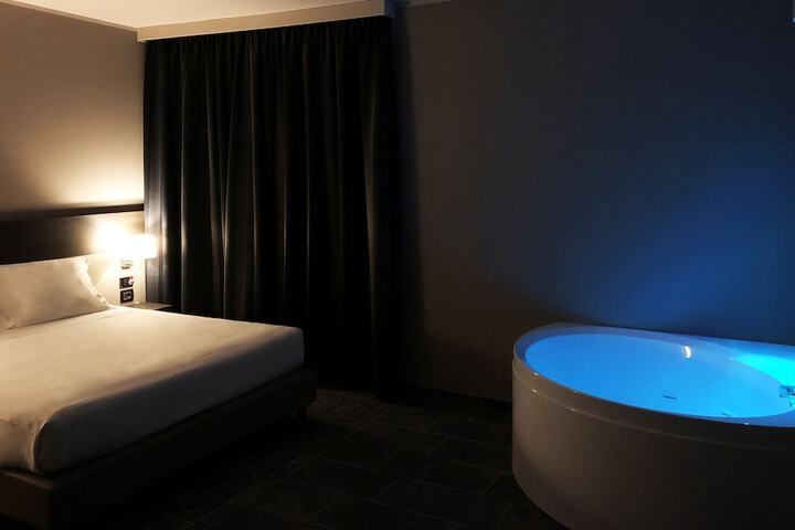 Room 9 of 40