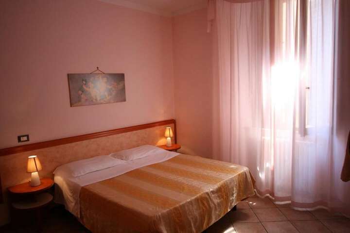 Room 8 of 43