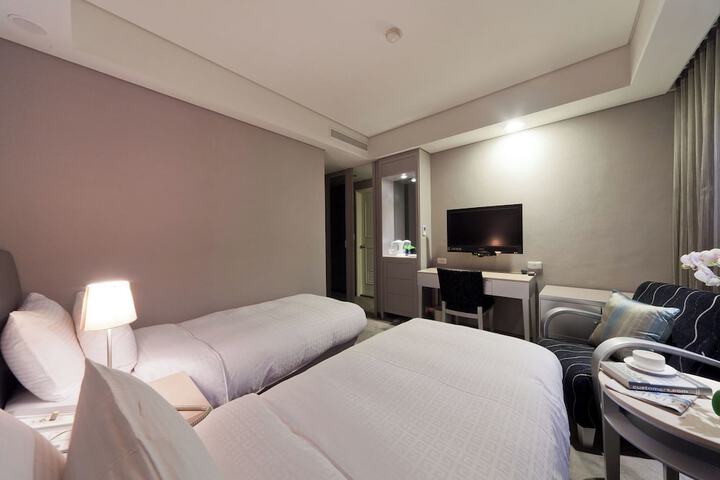 Room 19 of 42