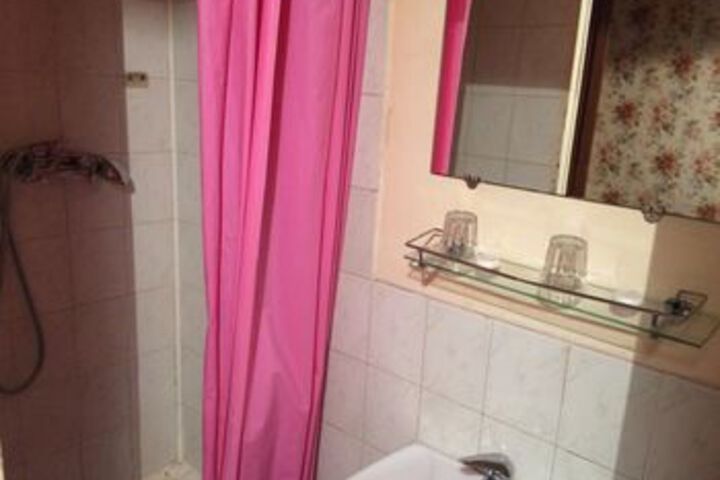 Room 5 of 28