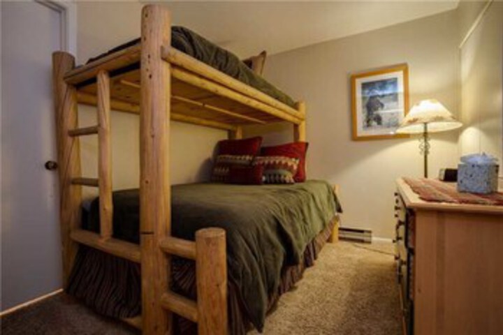 Room 33 of 43