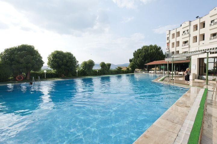 Pools & Facilities