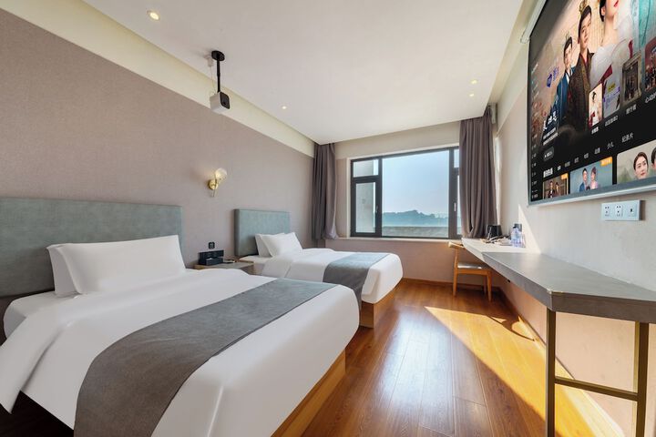 Room 12 of 48
